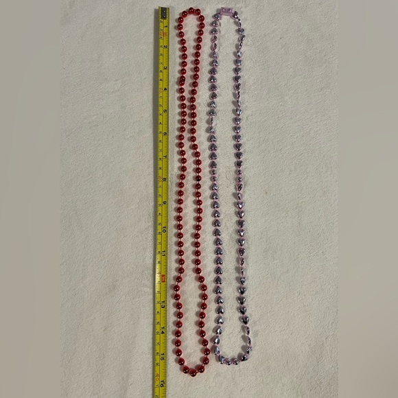 Valentine set: 3 necklaces, pen with heart notepad - Picture 7 of 9